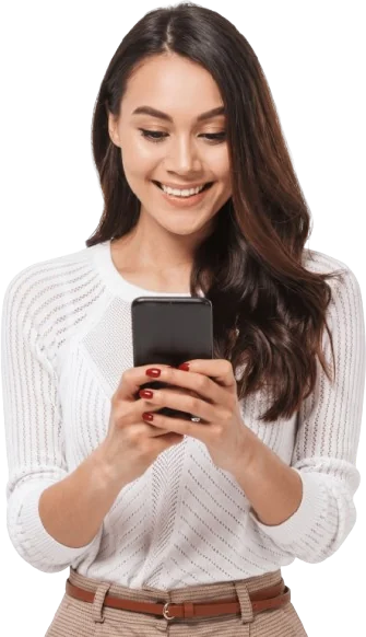 Asesora de Atenea Seguros respondiendo por WhatsApp
